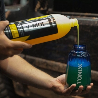 Lava Auto Desincrustante Remove Barro Óleo 1,5l V-mol Vonixx